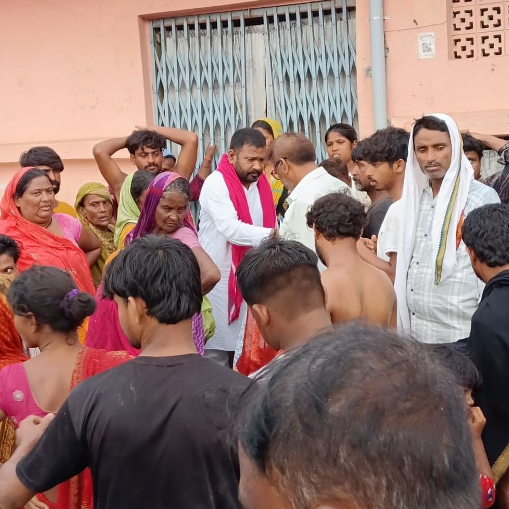 तारेगना अतिक्रमण, बेघर परिवारों से मिला भाकपा माले प्रतिनिधिमंडल:पूर्व विधायक गोपाल रविदास ने की पुनर्वास और वैकल्पिक आवास की मांग