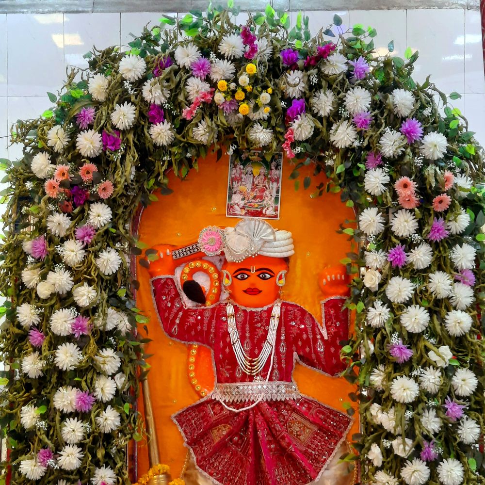 राजस्थानी वेशभूषा में सजे बड़े हनुमान, भक्तों ने किए दर्शन