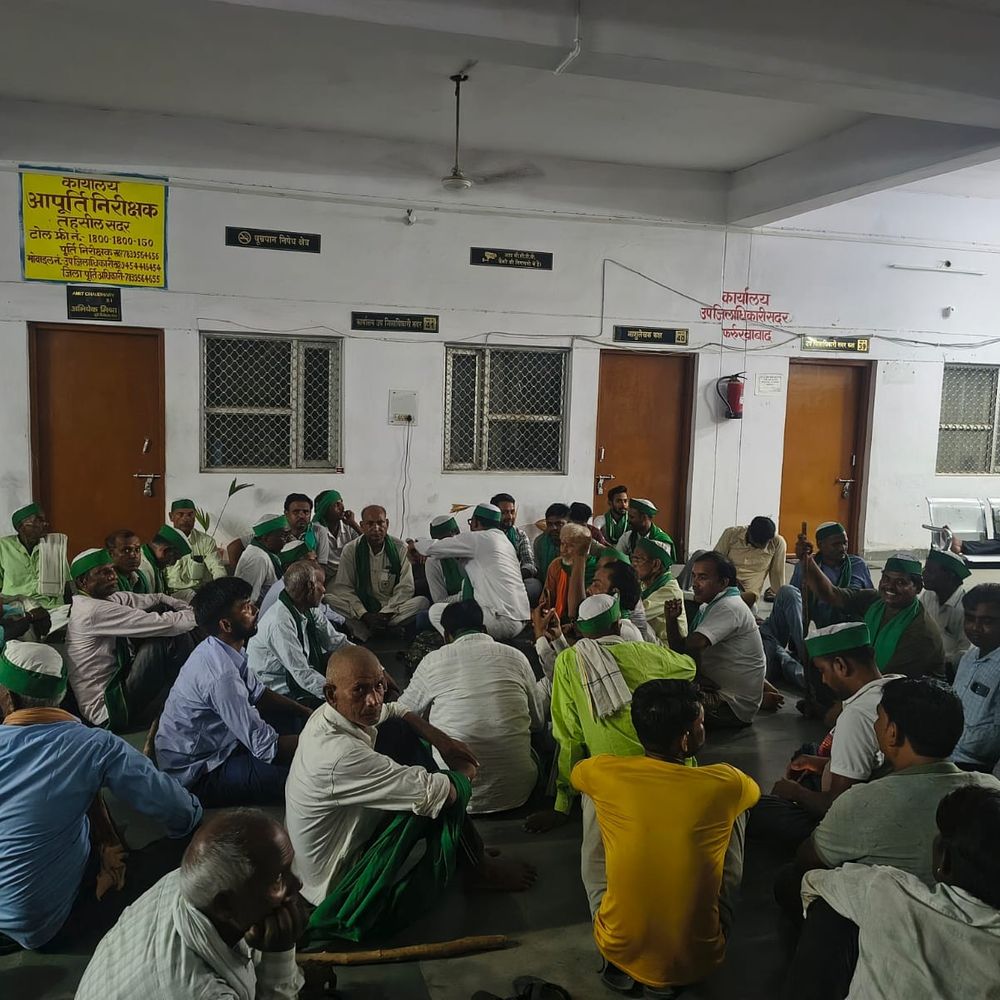 फर्रुखाबाद में चकबंदी विरोध, किसानों का धरना स्थगित:जिलाध्यक्ष बोले- आज दोपहर डीएम से मांगों पर होगी बातचीत