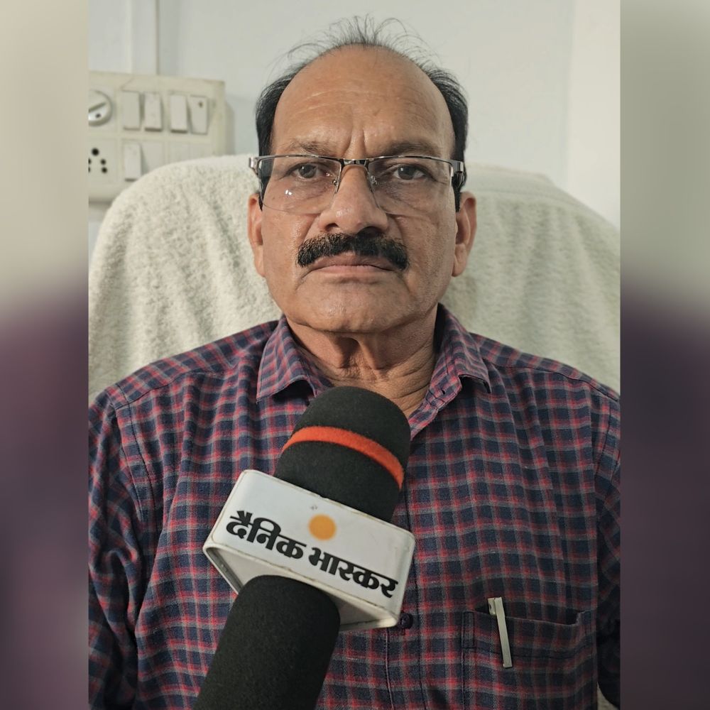 
                 मंदसौर CMHO डॉ. गोविंद सिंह चौहान निलंबित:आउटसोर्स भर्ती में गड़बड़ी, भ्रष्टाचार के आरोप; आपराधिक प्रकरण दगर्ज करने की अनुशंसा 
            