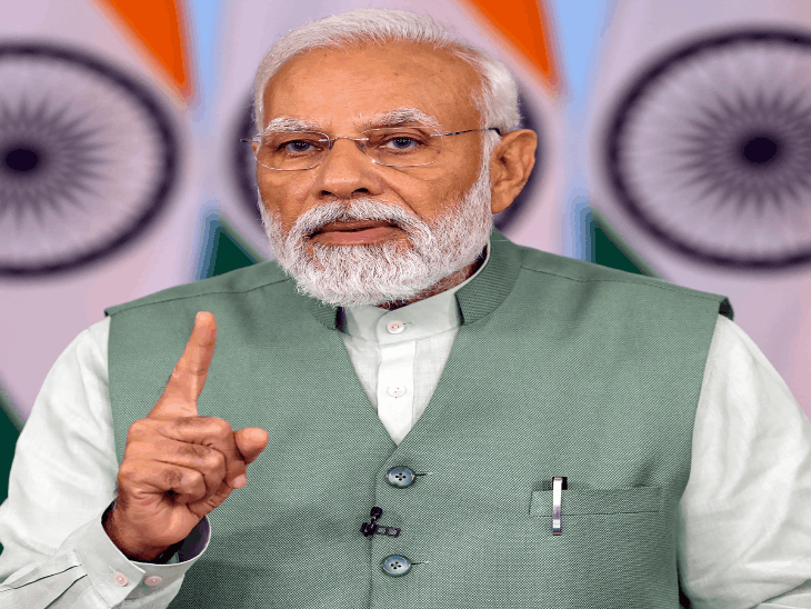 
                 मोदी बोले-पेपर लीक केस के लिए फास्ट ट्रैक कोर्ट बनाएंगे:दोषियों को नहीं बख्शेंगे; राहुल ने कहा- आप एजुकेशन सिस्टम बर्बाद करने के जिम्मेदार 
            