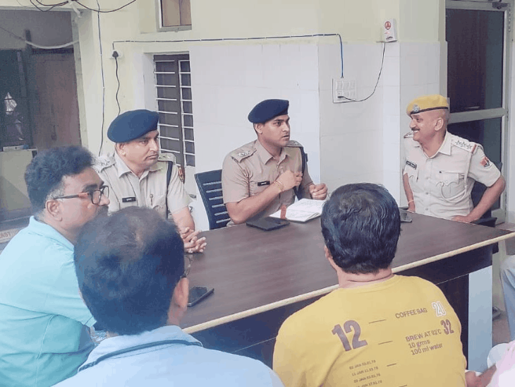 एसपी ने मनियां थाने में ली सीएलजी की बैठक:पुलिस-जनसंवाद को मजबूत करने और सहभागी पुलिसिंग को बढ़ावे देने पर जोर