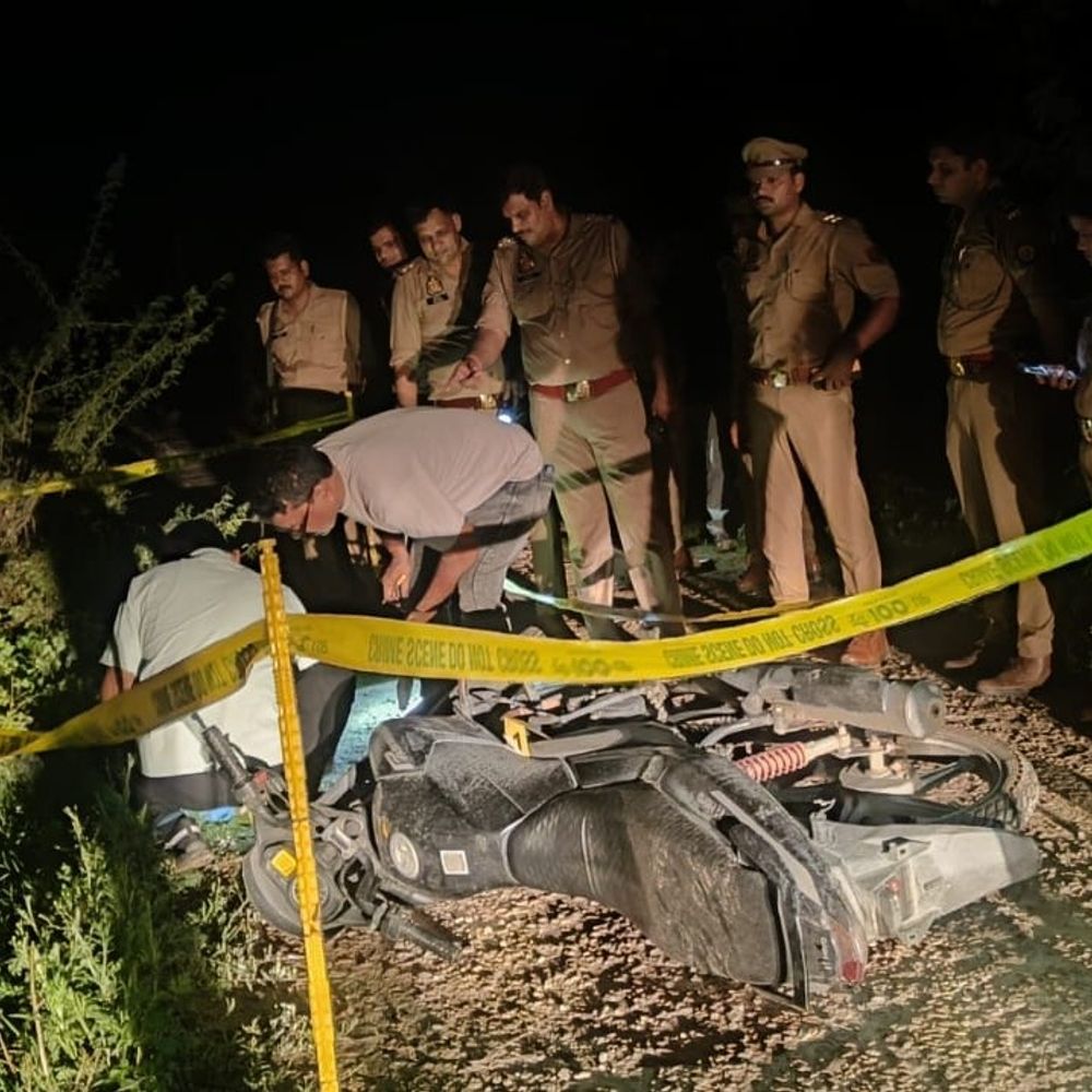 पुलिस मुठभेड़ में बदमाश के पैर में लगी गोली:एटा में साथी फरार, लूट के दो मोबाइल, नकदी और चोरी की बाइक बरामद