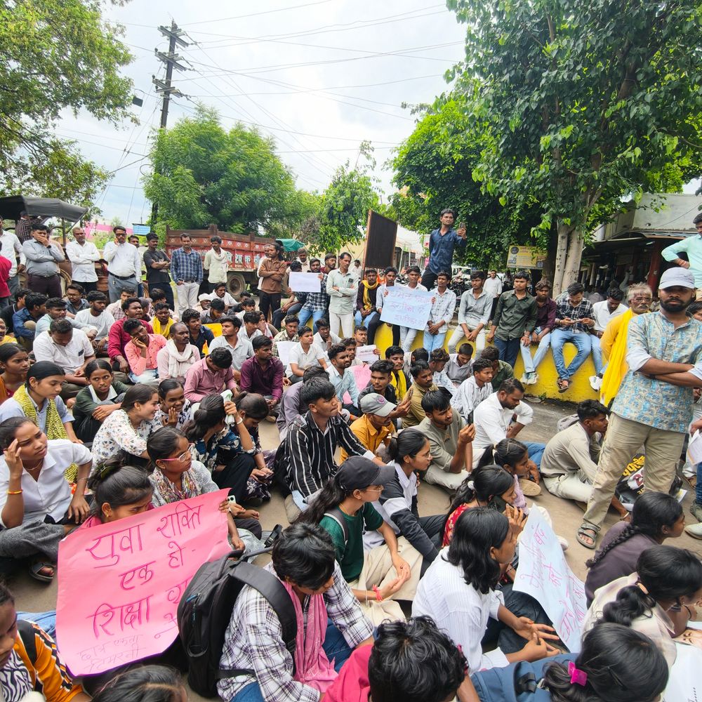 नीट पेपर लीक का विरोध, हरदा में छात्रों का प्रदर्शन:  दिल्ली लाठीचार्ज और शिक्षा मंत्री धर्मेंद्र प्रधान के इस्तीफे की मांग – Harda News