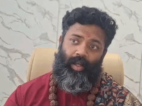 सोशल मीडिया और टूटते परिवार बढ़ा रहे तनाव:डॉ. ईशान शिवानंद बोले- लाइफस्टाइल में बदलाव,साधना और अनुशासन ही तनाव का स्थायी समाधान