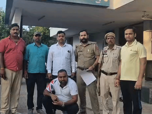 सड़े अंडों की आड़ में शराब स्मगलिंग करने वाला गिरफ्तार:प्रयागराज STF ने 3 साल से पंजाब में छिपे 50 हजार के इनामी को पकड़ा