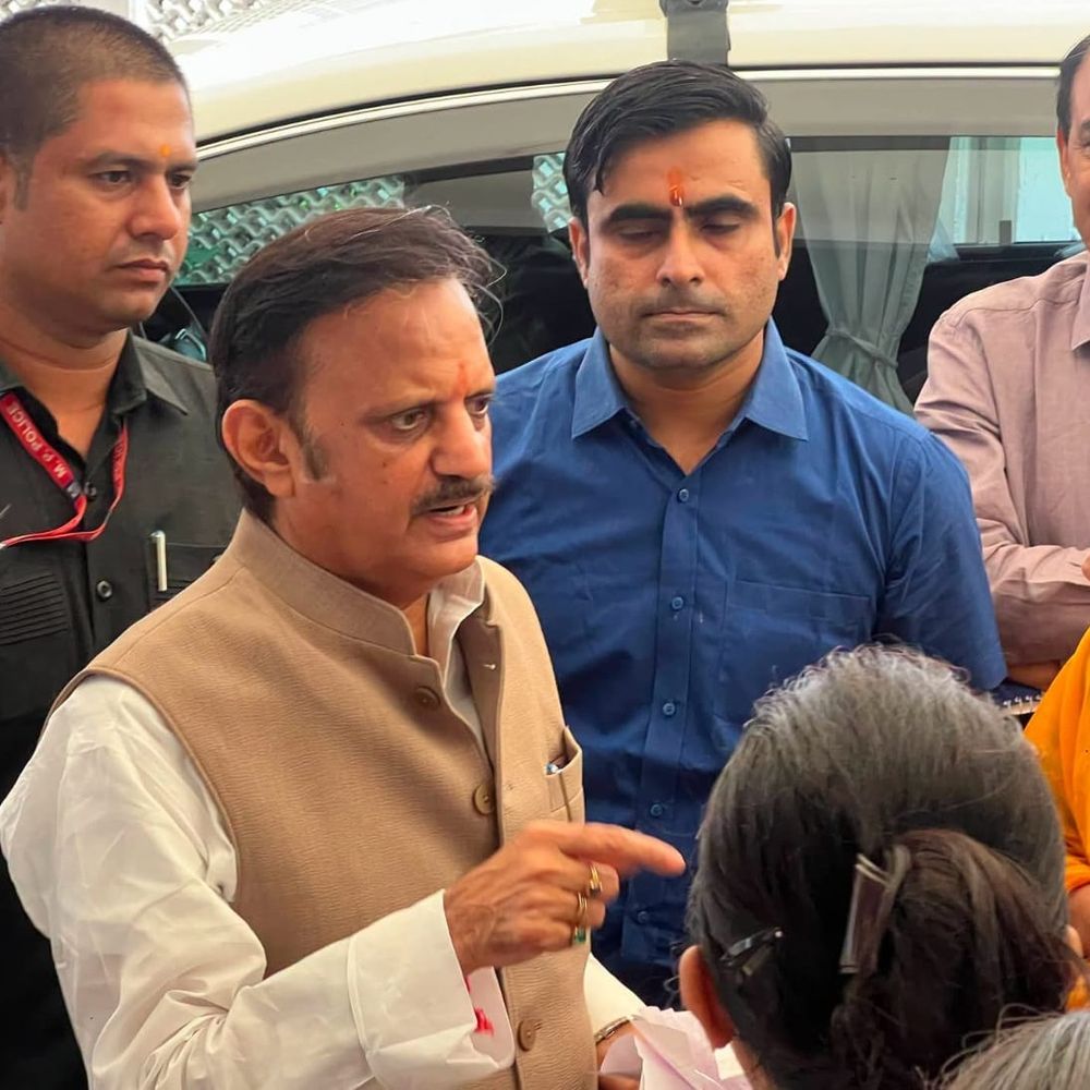 
                 जेपी अस्पताल में 21 कर्मचारियों की सेवाएं समाप्त:बिना नोटिस हटाने का आरोप; स्वास्थ्य मंत्री से निष्पक्ष जांच और बहाली की मांग 
            