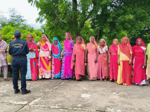 सलूंबर पुलिस ने साइबर सुरक्षा के बारे में बताया:लाइब्रेरी में स्टूडेंट्स को पॉक्सो-ऑनलाइन ठगी की जानकारी दी, जागरूकता अभियान चलाया