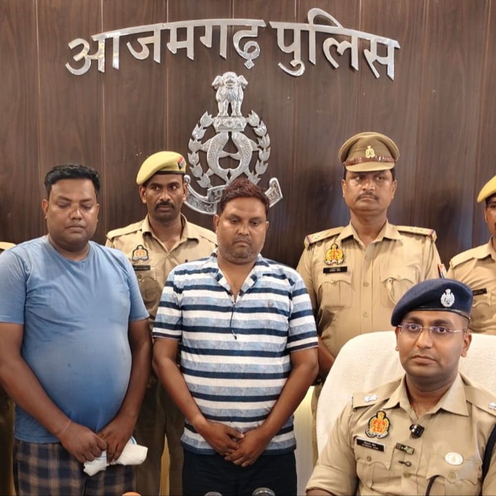 फर्जी खतौनी दिखाकर 35 लाख की ठगी-4 गिरफ्तार:आजमगढ़ में क्रेटा कार से जा रहे थे आरोपी, पुलिस चेकिंग में दबोचे गए