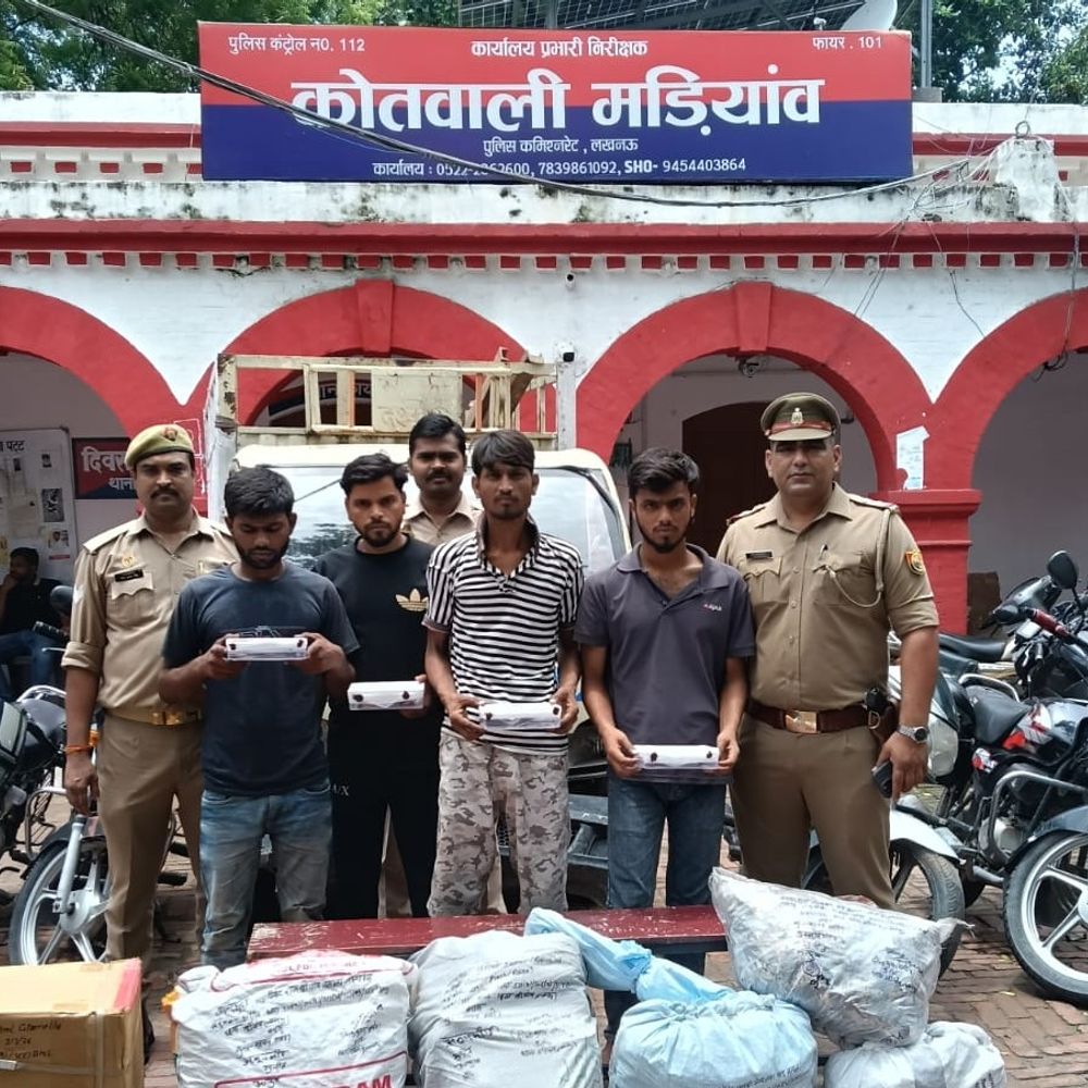 दुकानों के शटर काटकर चोरी करने वाला गैंग पकड़ा गया:4 गिरफ्तार; 4 बाइक समेत भारी मात्रा में चोरी का सामान बरामद