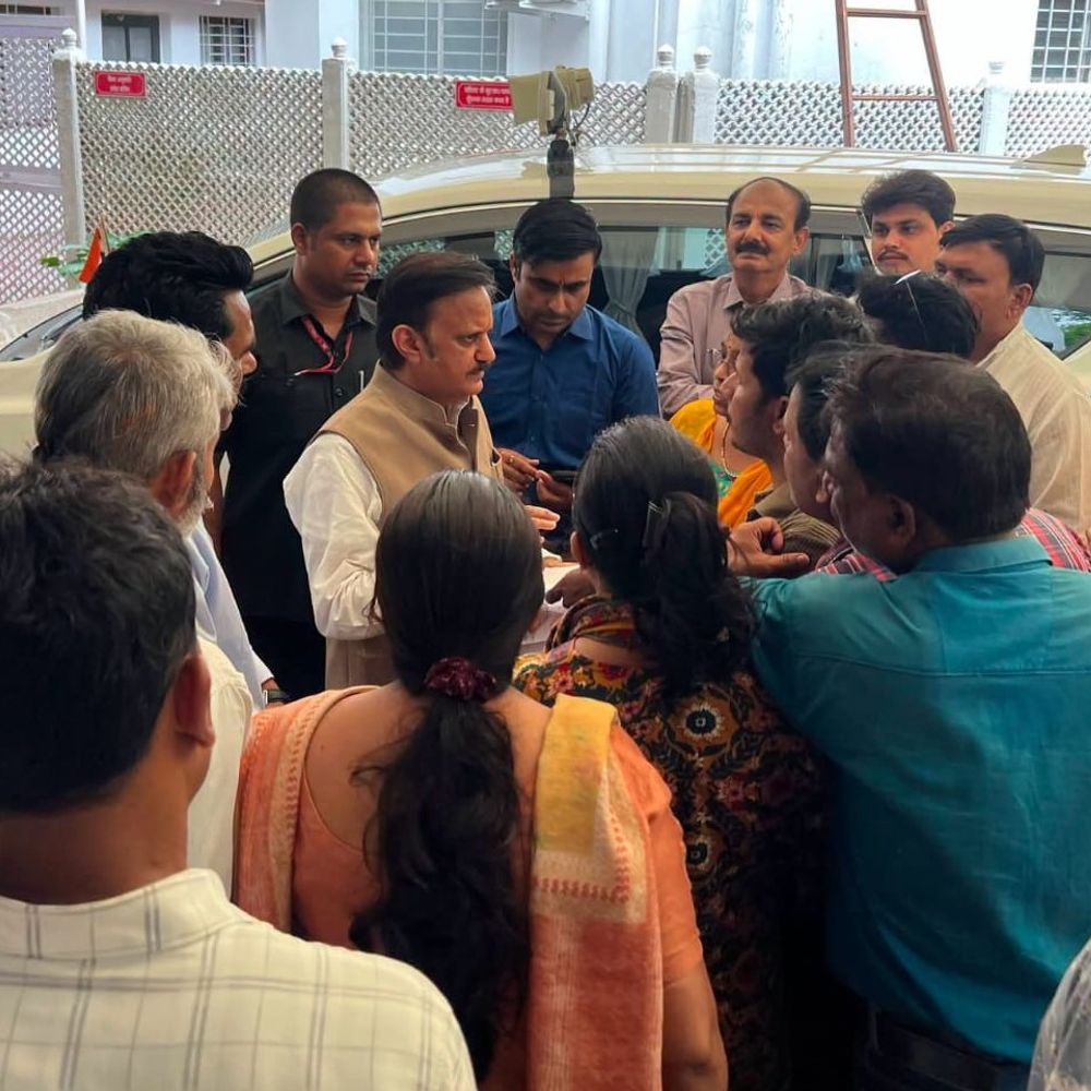
                 जेपी अस्पताल पहुंचेगा आउटसोर्स कर्मचारी संघ:सेवामुक्त 21 कर्मचारियों से मिलकर बनाएगा आंदोलन की रणनीति 
            