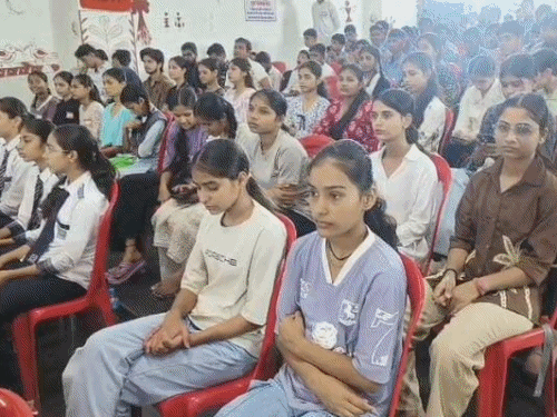 प्रतापगढ़ में वीर बाला कालीबाई प्रतिभा सम्मान समारोह:ABVP ने 300 स्टूडेंट्स को किया सम्मानित, मंत्री हेमंत मीणा बोले-बच्चों को मिलेगी प्रेरणा