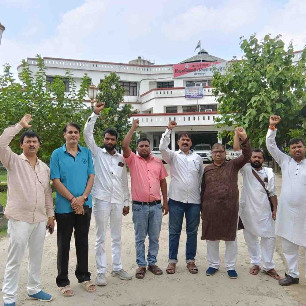 गोरखपुर में AAP नेताओं को आधी रात किया हाउस अरेस्ट:जंतर-मंतर लाठीचार्ज के विरोध में प्रदर्शन से रोका, बोले- डरी हुई सरकार पुलिस को आगे करती है