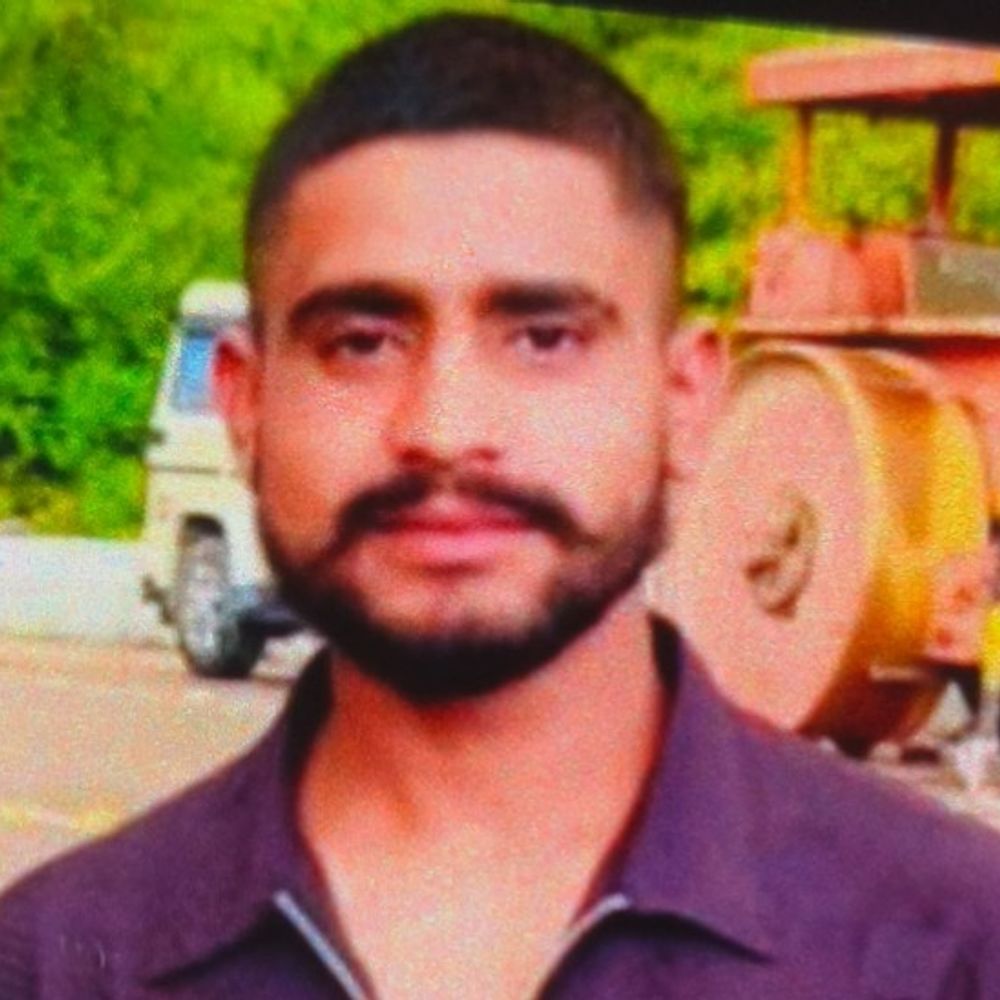 शाहजहांपुर में दो बाइकों की टक्कर, एक की मौत:दूसरा बाइक सवार 2 घायल, सब्जी खरीदने जा रहा था