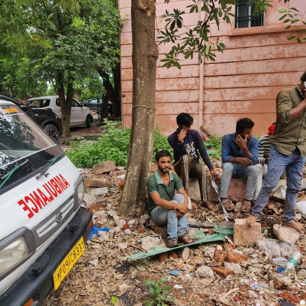 
                 भोपाल में मिक्सर मशीन पलटी, युवक की मौत:बैरसिया के बसई गांव का रहने वाला था युवक, घर से पांच किमी दूर हुआ हादसा 
            