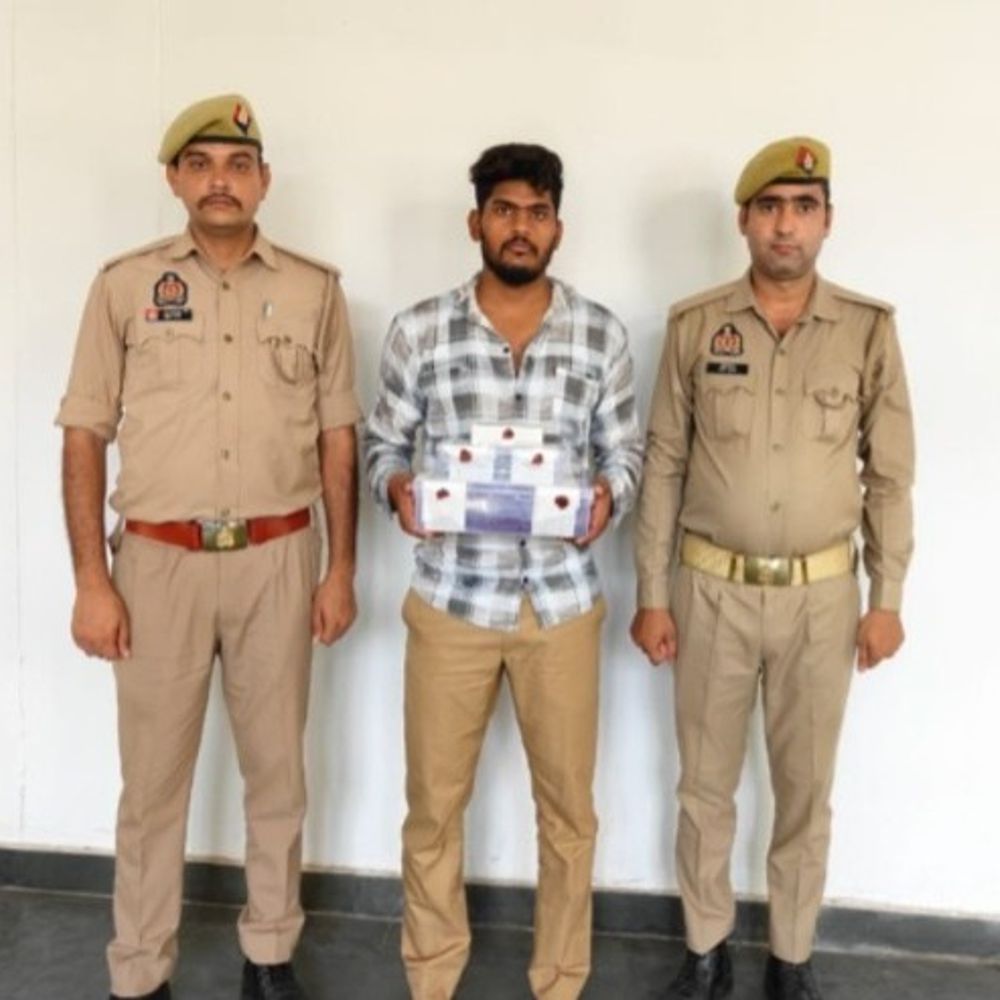 15 हजार का इनामी स्नैचर रवि कुमार गिरफ्तार:तमंचा, अपाचे बाइक बरामद; दो मोबाइल स्नैचिंग मामलों में था वांछित