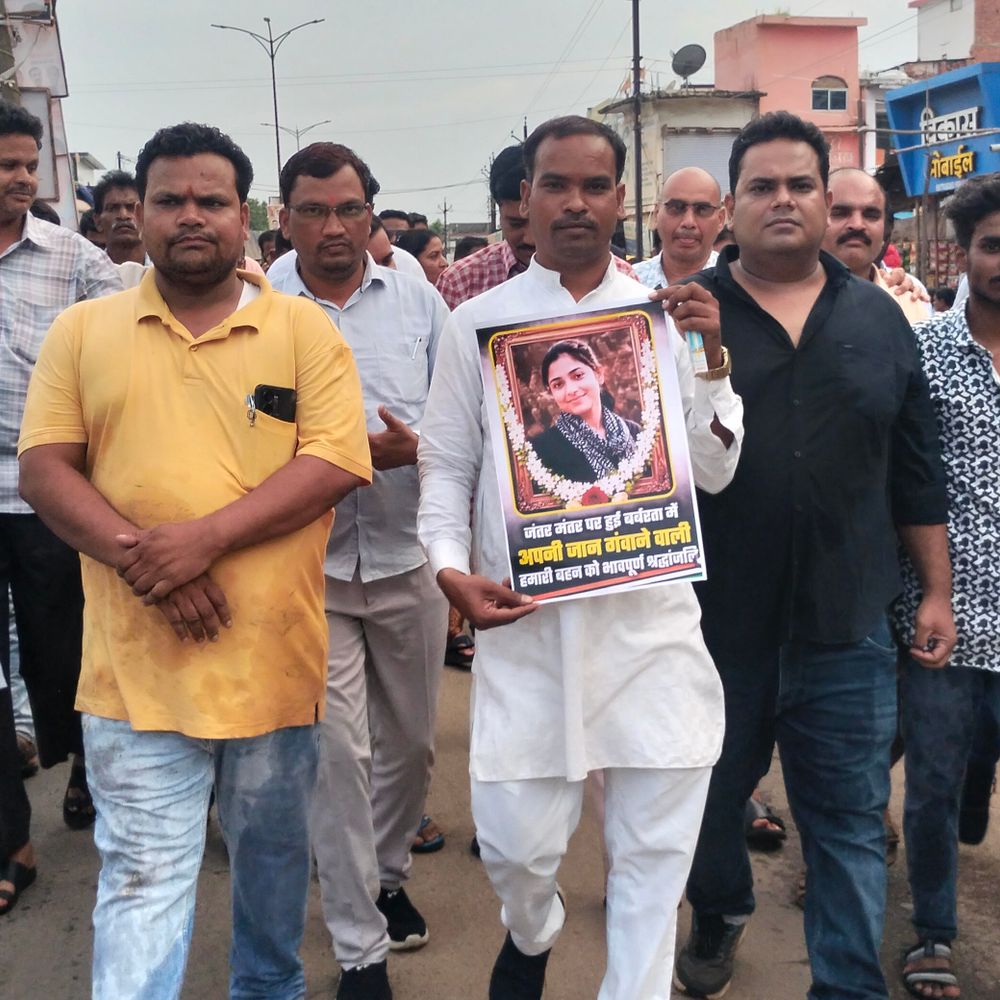 नीट पेपर लीक के विरोध में कांग्रेस का प्रदर्शन:पलारी में पीएम मोदी का पुतला फूंका, छात्रों के समर्थन में कैंडल मार्च निकाला