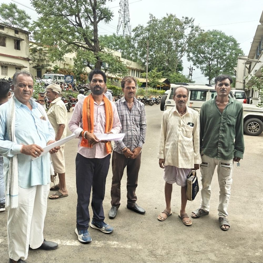झाबुआ में पुश्तैनी जमीन का फर्जी बंटवारा:पटवारी से मिलीभगत कर करोड़ों की धोखाधड़ी का आरोप; कलेक्टर से शिकायत