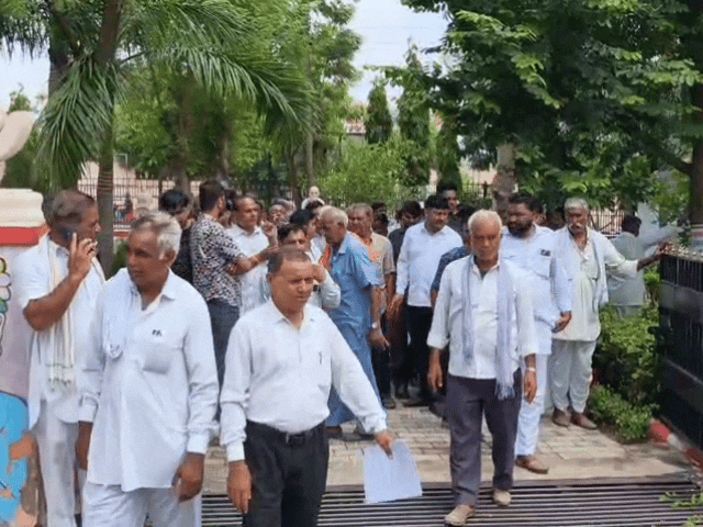 जोधियासी भूमि विवाद में नायब तहसीलदार पर पक्षपात के आरोप:ग्रामीणों ने बिना सुनवाई बेदखली और तोड़फोड़ पर रोक लगाने की मांग की