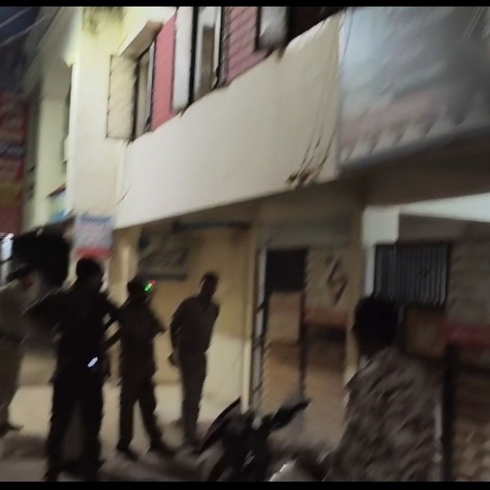 आधी रात स्पा सेंटर पहुंची पुलिस:युवतियों ने संचालक-मैनेजर पर अभद्रता के आरोप लगाए, शिकायत नहीं दी तो समझाइश देकर छोड़ा