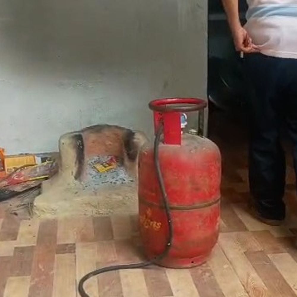 गोंडा में एलपीजी संकट से मिड-डे मील प्रभावित:डीएम ने गैस एजेंसियों को तत्काल आपूर्ति के दिए निर्देश, रसोइयों को खाना बनाने में हो रही दिक्कत