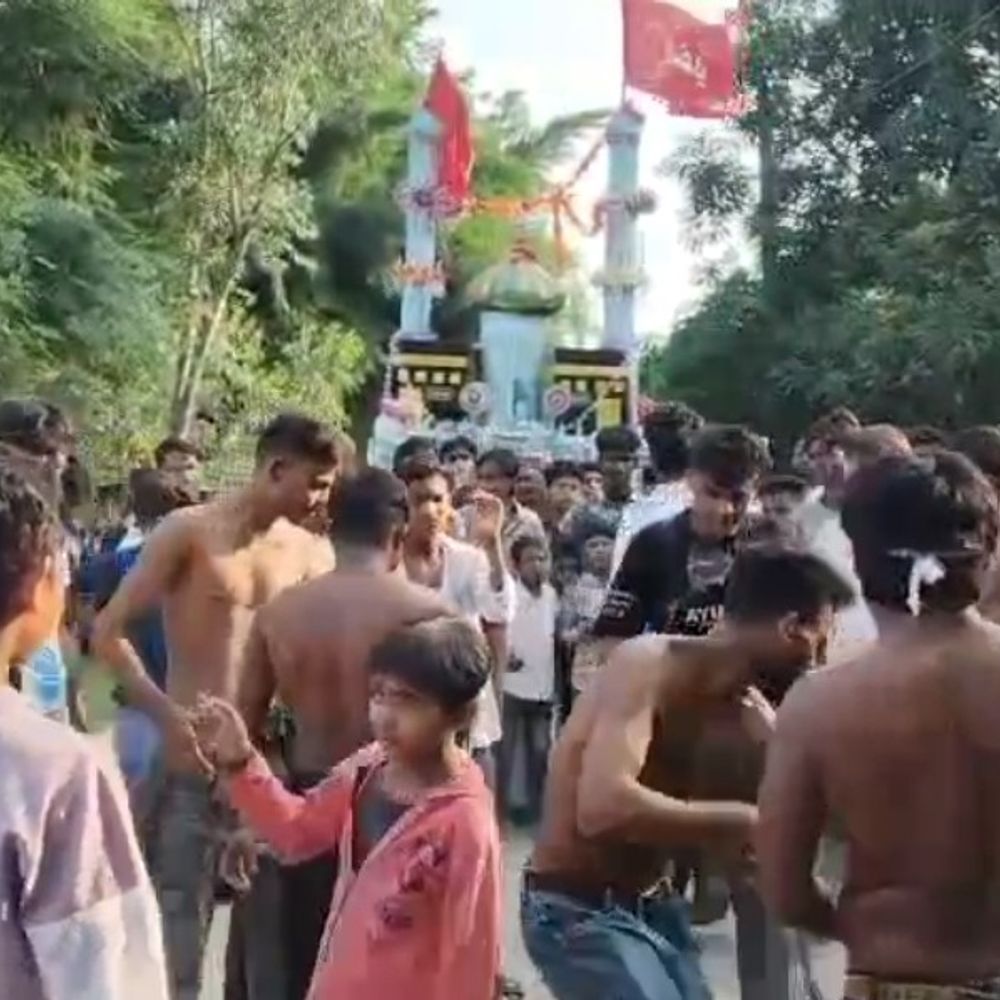 श्रावस्ती में निकला 28वां 'यादगारे इमामे हुसैन' जुलूस:जंजीर का मातम कर इमाम हुसैन और 72 शहीदों को दी श्रद्धांजलि