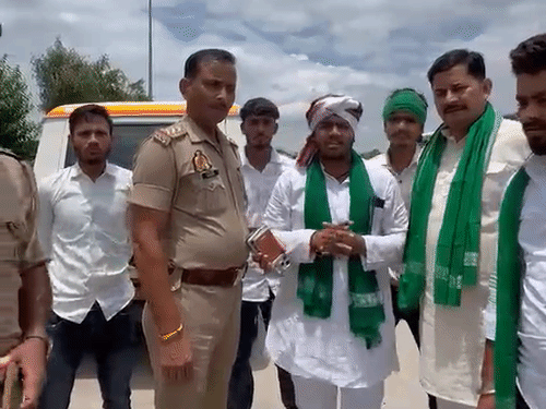 फिरोजाबाद में दिल्ली कूच से पहले हाई अलर्ट:भाकियू नेता टोल पर रोके गए, कई सपा नेता नजरबंद