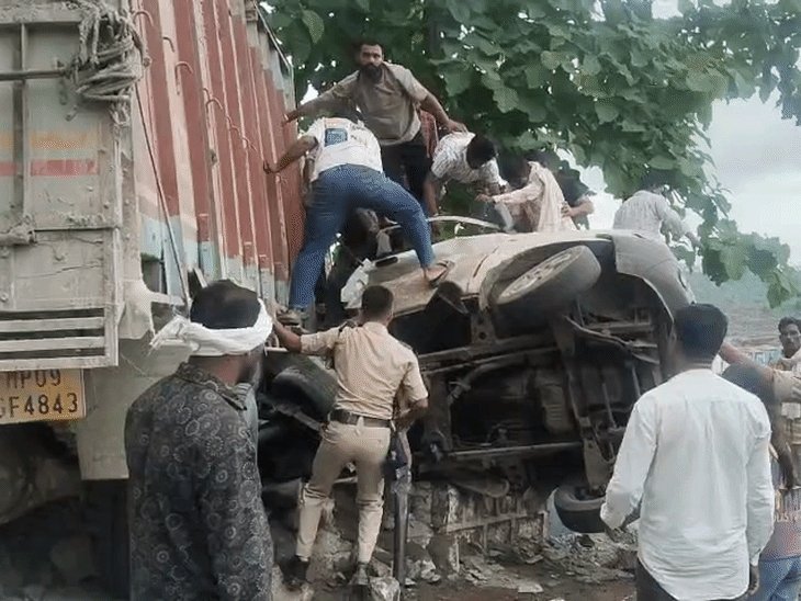 ट्रक ने श्रद्धालुओं की टवेरा को रौंदा, महिला की मौत:11 लोग थे सवार, बच्चे समेत कई घायल, बनारस से एमपी घूमने आया था परिवार