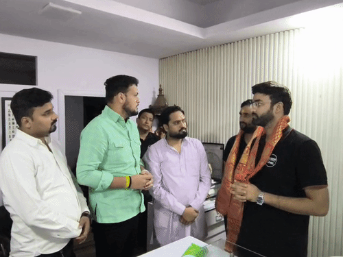 कानपुर में NEET कोचिंगों में पहुंचे भाजयुमो कार्यकर्ता:छात्रों से की बातचीत, बोले- जो गड़बडियां हुईं हैं, उन्हें दूर किया जाएगा