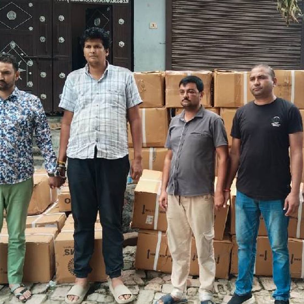 नोएडा में 80 लाख की नारकोटिक दवाएं जब्त-2 अरेस्ट:दिल्ली ANTF-औषधि विभाग का अवैध गोदाम पर छापा