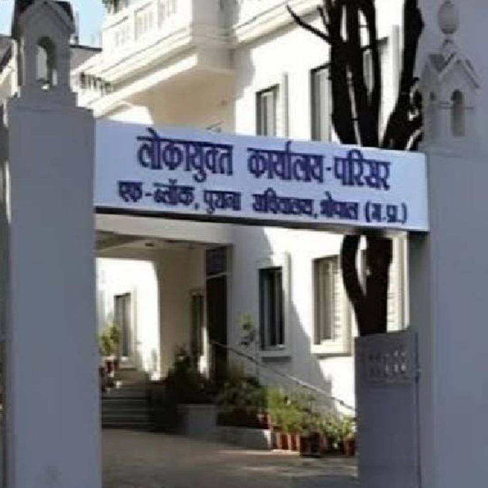 
                 लोकायुक्त कार्रवाई के बाद विभागों का अलग-अलग रवैया सवालों में:रिश्वत में पकड़े JE को हटाया, लेकिन ट्रैप इंजीनियर को जांच पूरी होने से पहले प्रमोशन मिला 
            