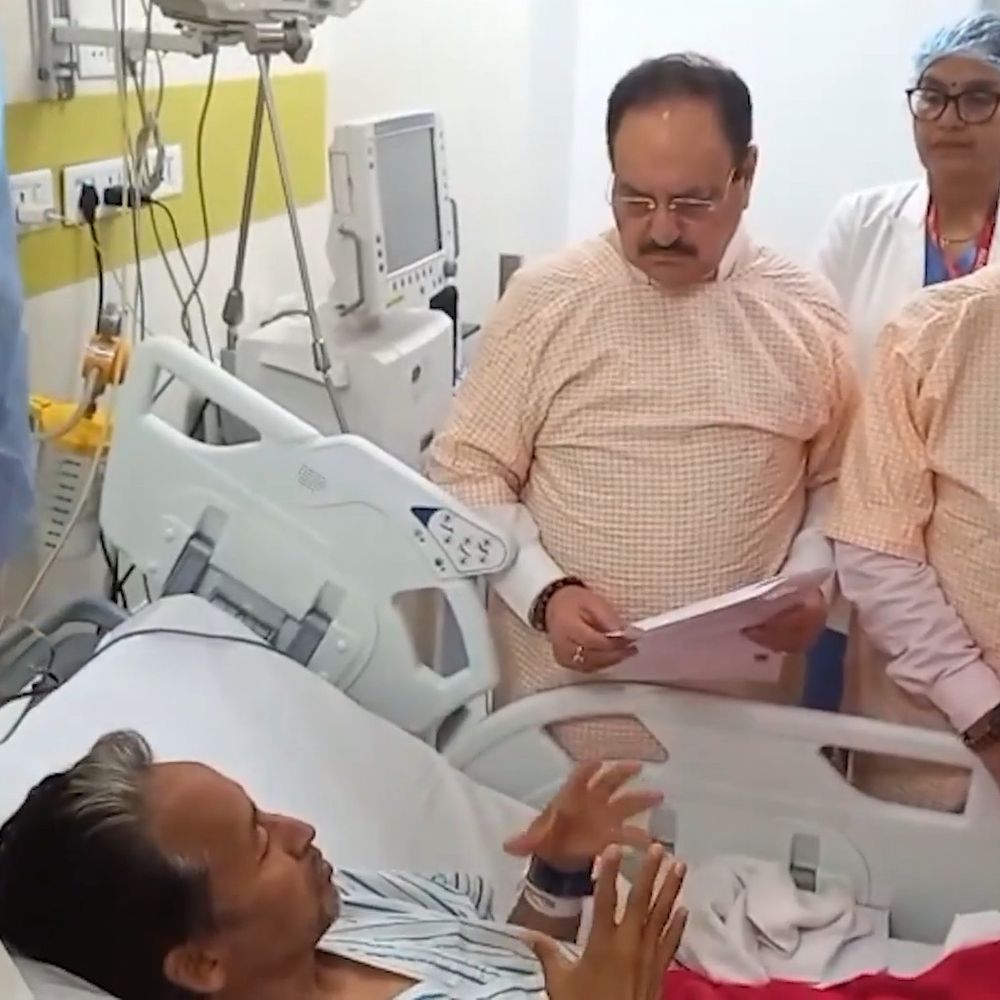 
                 सोनम वांगचुक ने 27वें दिन भूख हड़ताल खत्म की:जेपी नड्डा और जितेंद्र सिंह की मौजूदगी में अस्पताल में अनशन तोड़ा, CJP का देशभर में प्रदर्शन 
            