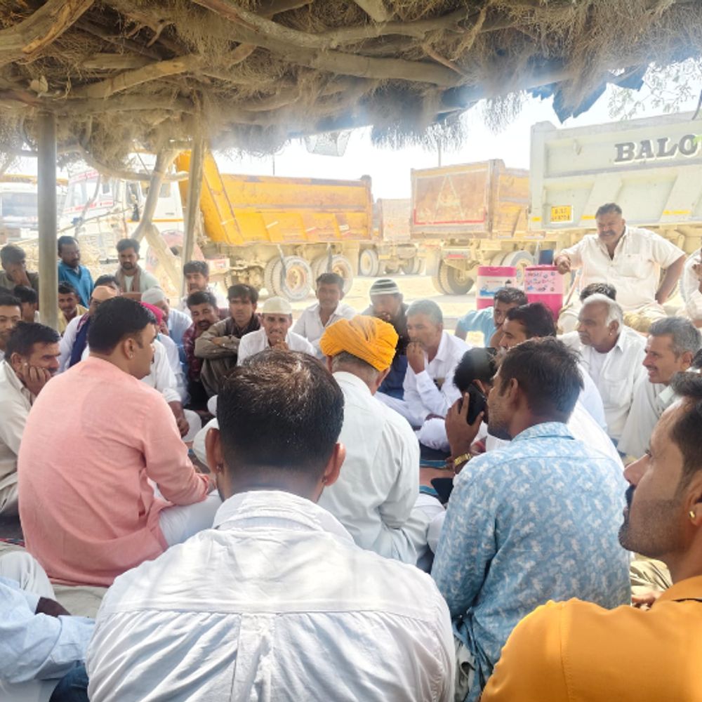 जैसलमेर की सोनू माइंस में बिना हड़ताल शुरू हुआ परिवहन:40 साल में पहली बार बिना विरोध बनी सहमति; ट्रक एसोसिएशन और PMP इन्फ्राटेक के बीच समझौता