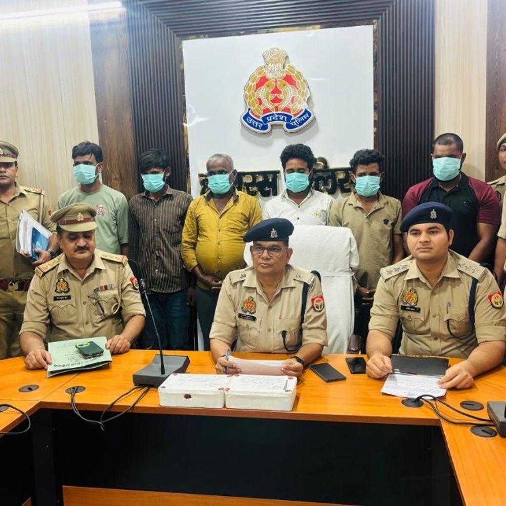 हाथरस पुलिस ने 6 बदमाश पकड़े:52 लाख की कॉपर की सिल्लियां मिलीं, 3 महीने से रच रहे थे साजिश