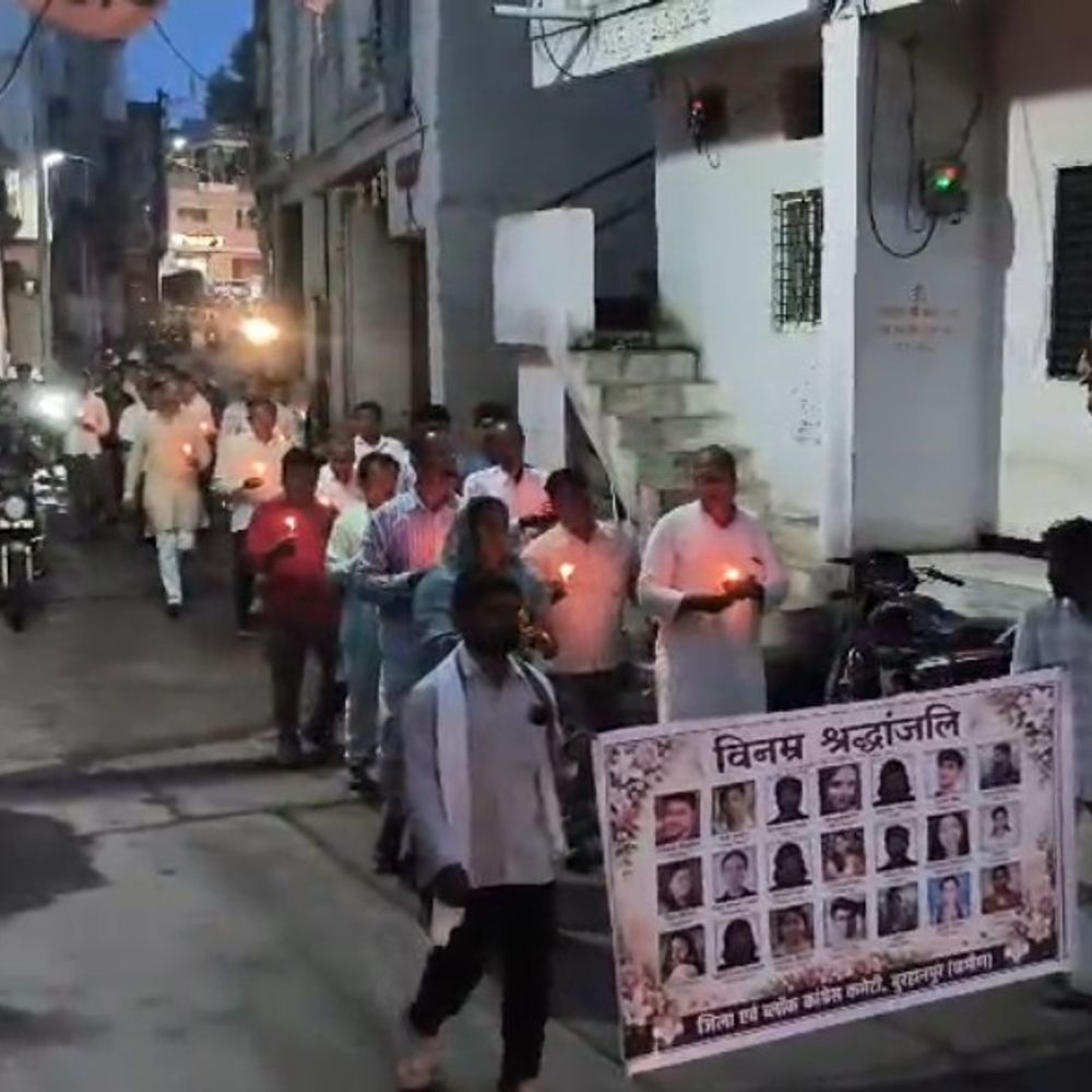 नीट पेपर लीक के लिए कांग्रेस ने निकाला कैंडल मार्च:मृत छात्रों को दी श्रद्धांजलि, शिक्षा मंत्री और पीएम के इस्तीफे की मांग