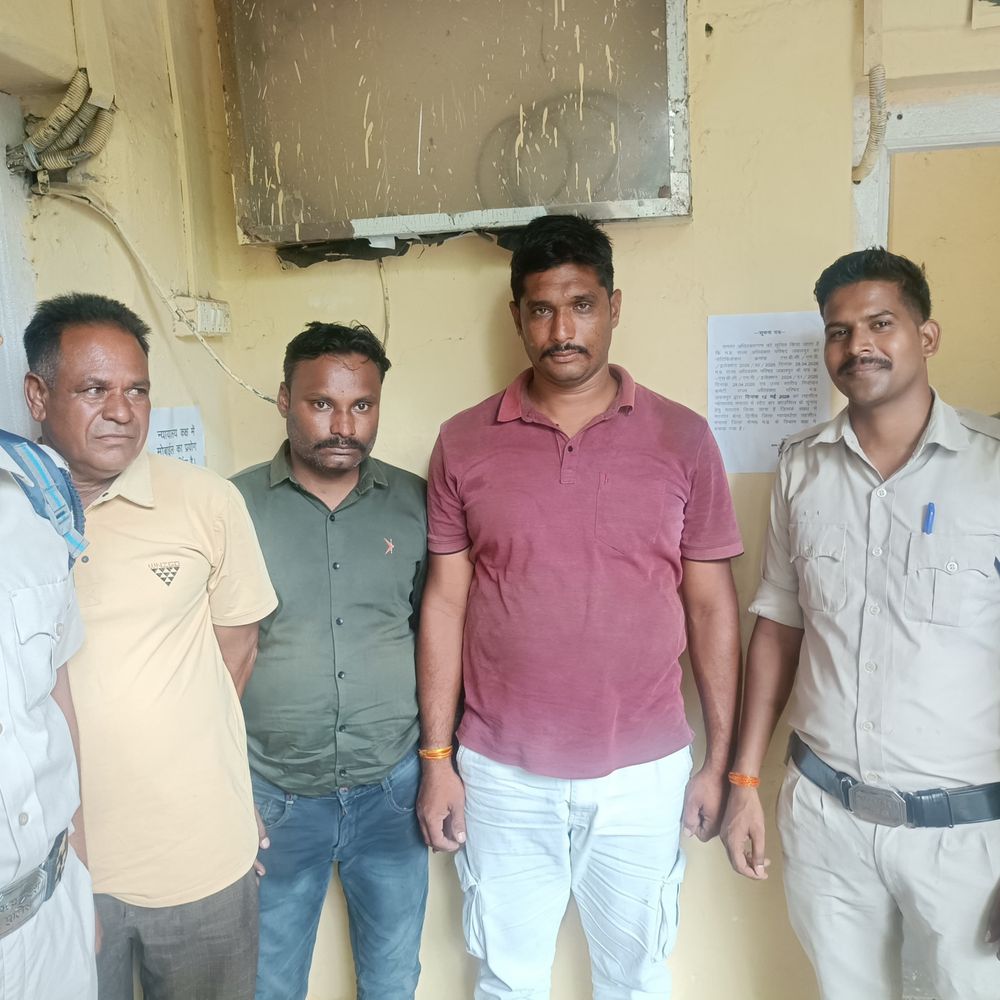 
                 अंतरिम जमानत बढ़ाने बनाया फर्जी मेडिकल सर्टिफिकेट:पिता-पुत्र को 7-7 साल की सजा, अस्पताल कर्मचारी भी दोषी, मनासा कोर्ट का फैसला 
            