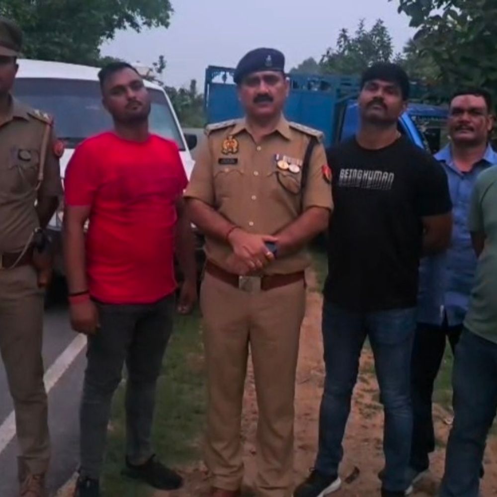चंदौली में मवेशी चोर का हाफ एनकाउंटर:चार अन्य साथियों को दौड़ाकर दबोचा, मैजिक वाहन बरामद