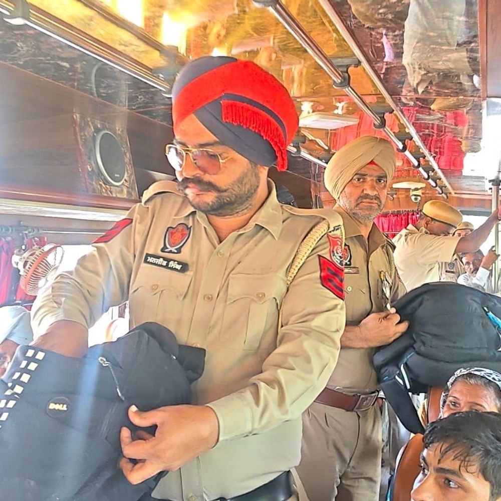 पंजाब-राजस्थान बॉर्डर पर पुलिस का एक्शन:हर आने-जाने वाली गाड़ी की जांच, दस्तावेज भी खंगाले; निगरानी बढ़ाई गई