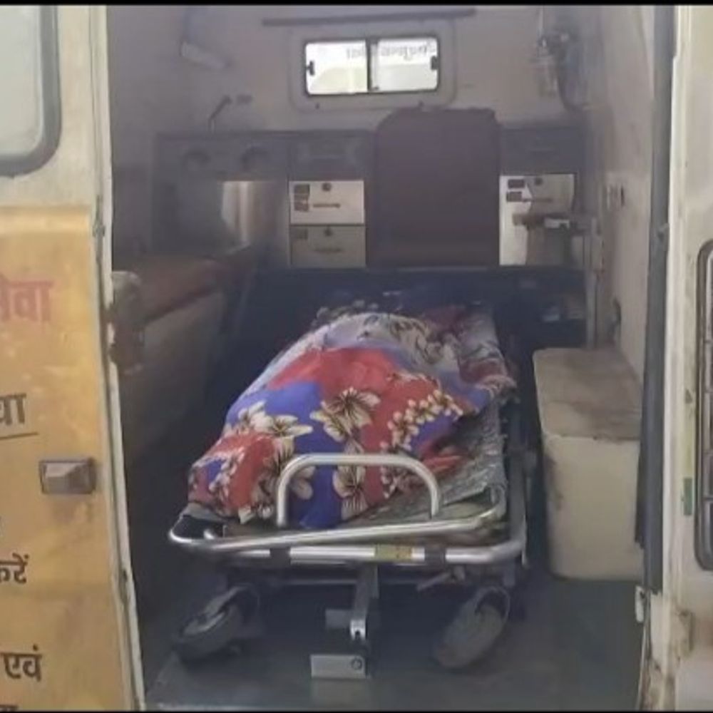 अनूपपुर में खेत में करंट से किसान की मौत:ग्रामीणों ने शव के साथ विद्युत कंपनी कार्यालय घेरा, लापरवाही का आरोप