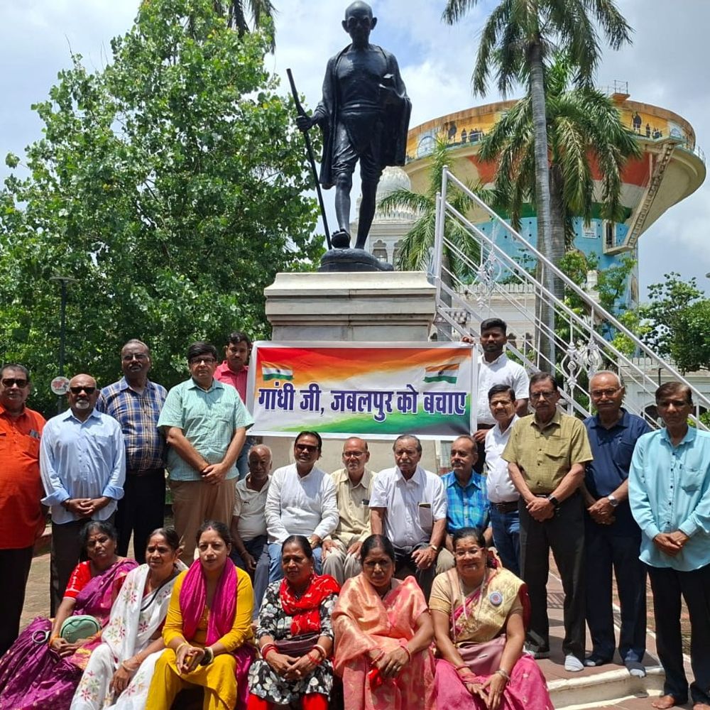 जबलपुर मेडिकल यूनिवर्सिटी के विखंडन का विरोध:  संगठनों ने गांधी प्रतिमा के सामने किया मौन प्रदर्शन; जल्द दायर होगी याचिका – Jabalpur News