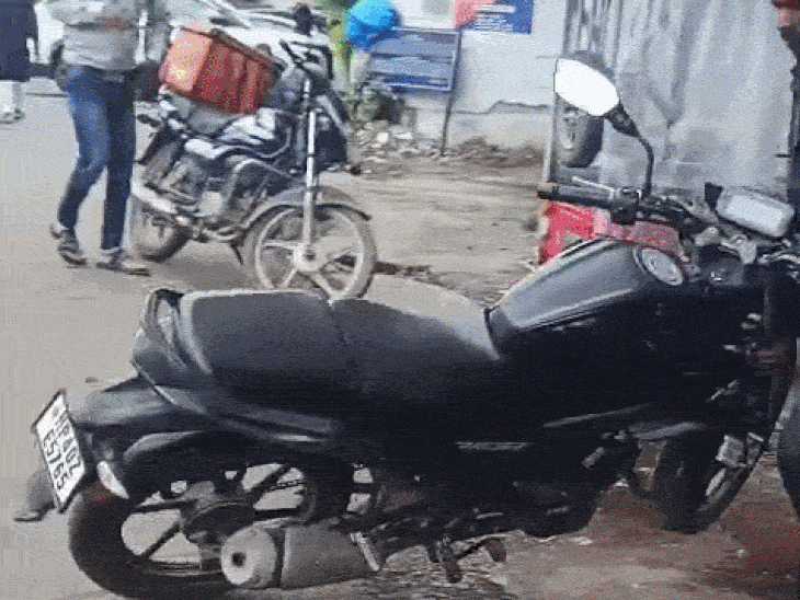 
                 सड़क से हटकर खड़े वाहनों को भी कर रहे टोइंग:मंदिर-पार्क में आने वाले लोगों से वसूली, एडीसीपी बोले- शिकायत सही मिली तो होगी कार्रवाई 
            