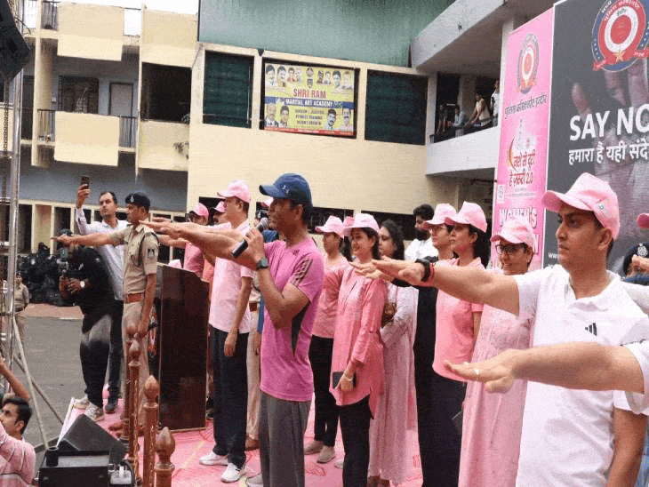 
                 इंदौर में नशे के खिलाफ महिलाओं की वॉकाथॉन:महिलाएं बोली - 'Say No to Drugs', नशामुक्त समाज के निर्माण की शपथ ली 
            