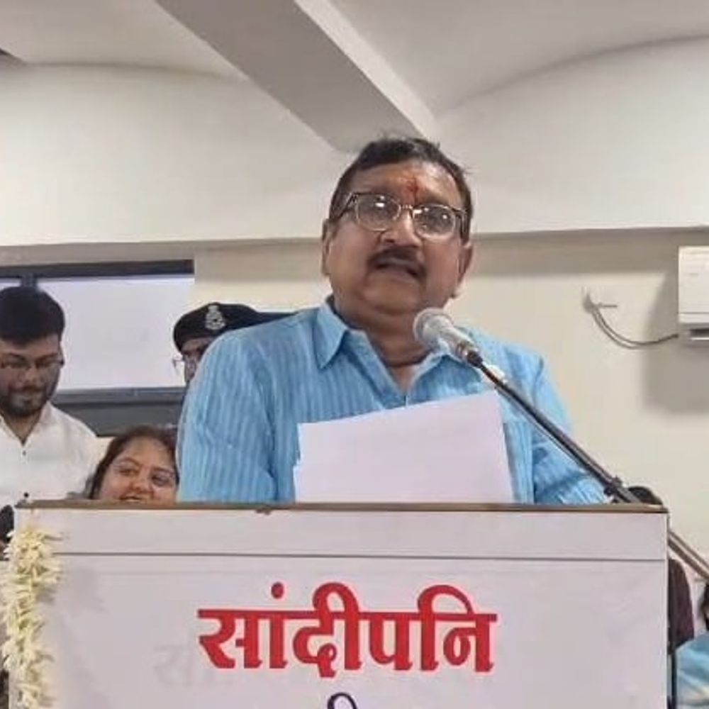 
                 मंत्री शाह बोले- बीजेपी शासन में पैदा होना आपकी किस्मत:रतलाम में स्टूडेंट्स से कहा- हम टीन के टप्पर में पढ़े तब, भाजपा सरकार नहीं थी 
            