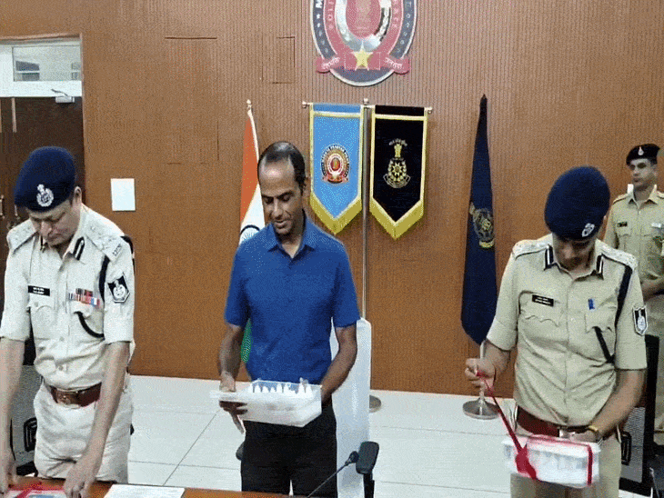 
                 नशे के खिलाफ इंदौर पुलिस की हाईटेक पहल:MP में पहली बार सभी थानों को मिली ड्रग डिटेक्शन किट, जांच होगी और प्रभावी 
            