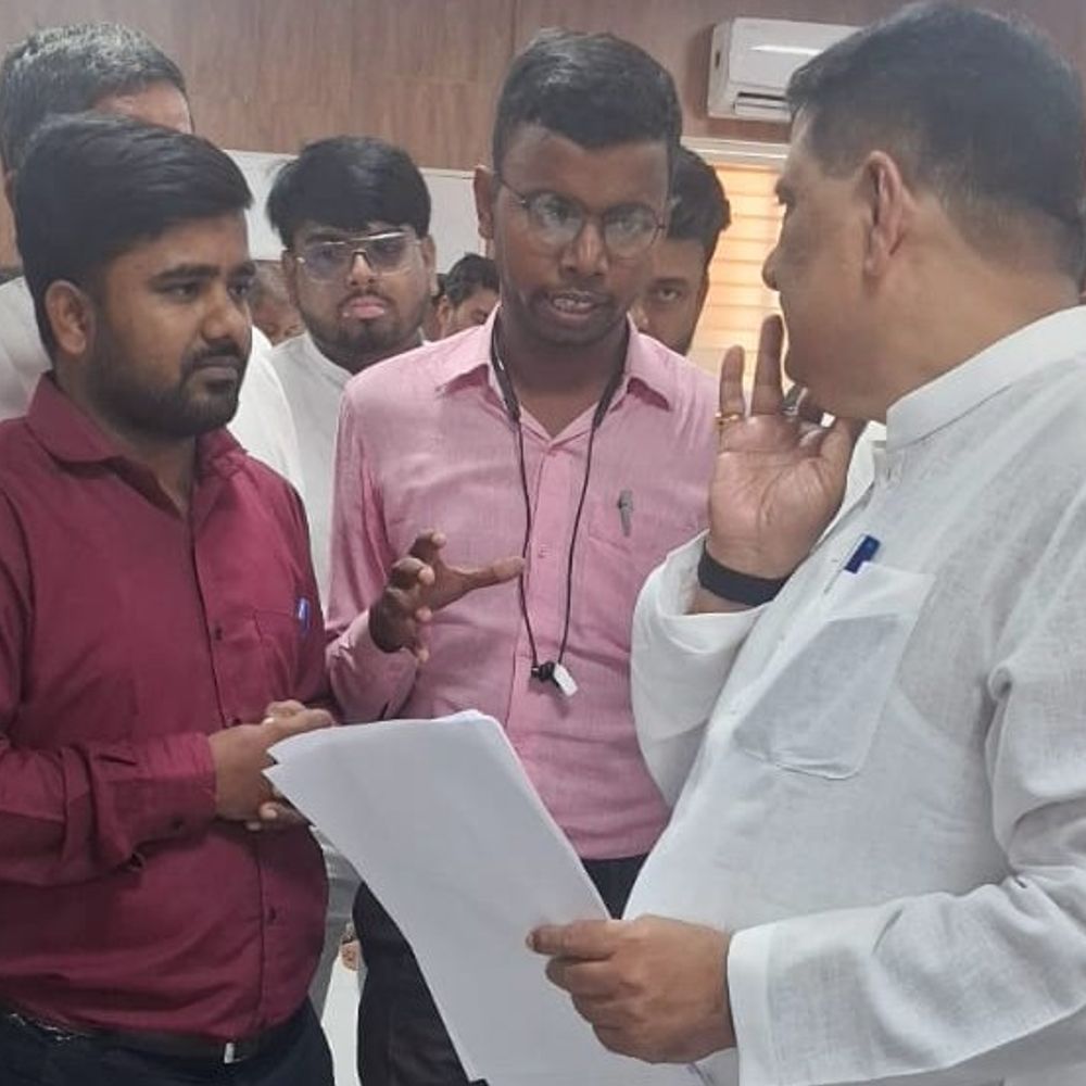 पीएचडी प्रवेश परीक्षा रद्द, सांसदों को सौंपा ज्ञापन:1700 से अधिक अभ्यर्थियों का भविष्य बचाने की मांग, एडमिशन के इंतजार में थे स्टूडेंट