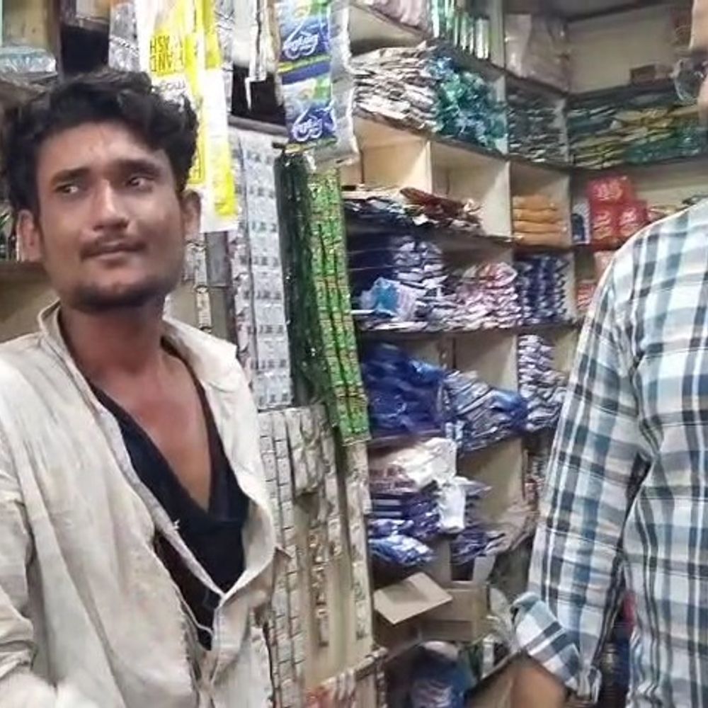 गुना में पकड़ाया काजू, बादाम खाने का शौकीन बदमाश:दुकान पर फर्जी ऑनलाइन पेमेंट का स्क्रीनशॉट दिखाता था; दुकानदार ने रंगे हाथों पकड़ा