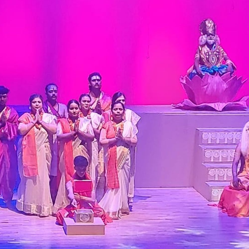 लखनऊ में वेदों की गूंज से सजा रंगमंच:नृत्य और वैदिक मंत्रों के संग जीवंत हुई भारतीय ज्ञान परंपरा