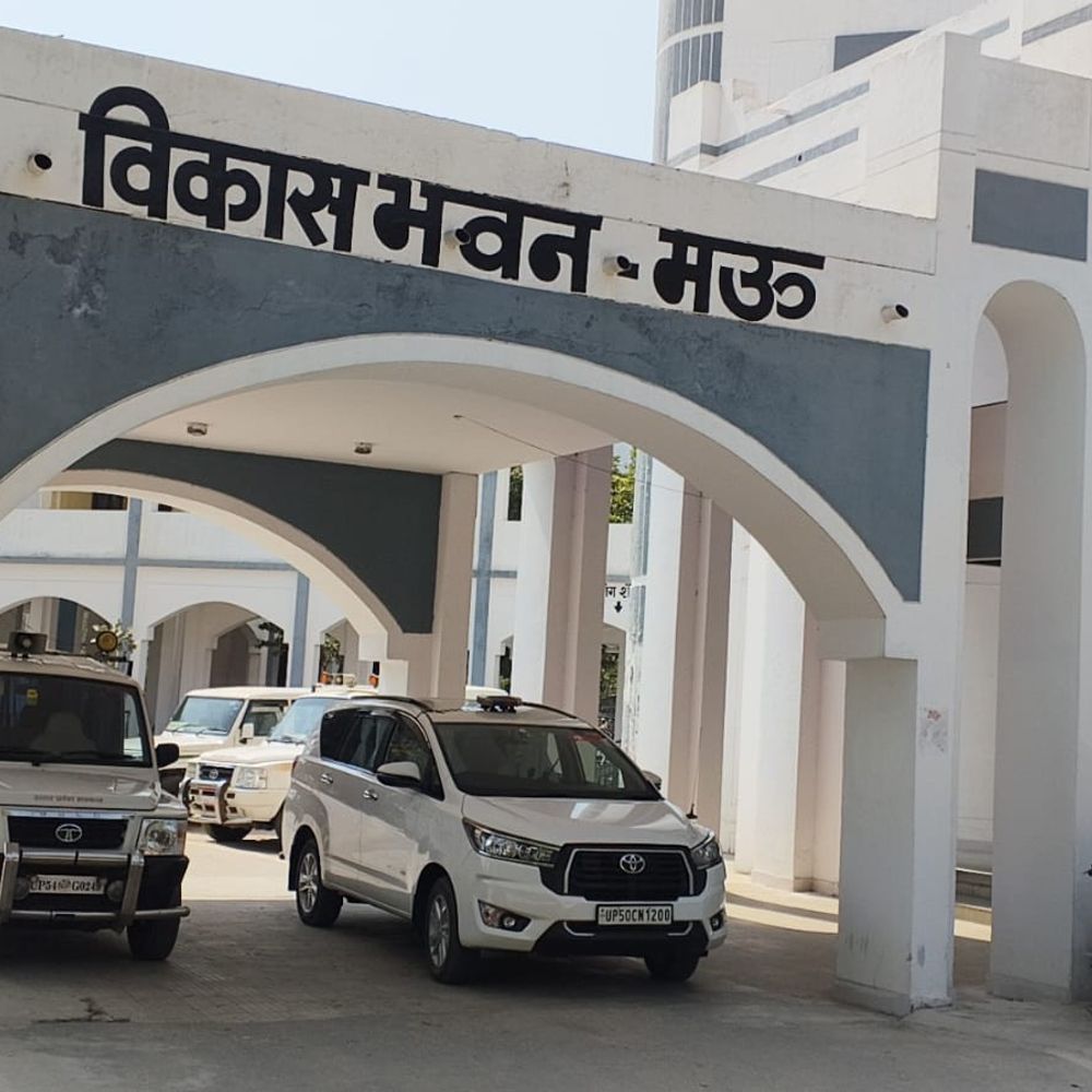 27 हजार परिवार सूची से बाहर होने का खतरा:मऊ में सर्वे के आधार पर PM आवास प्लस योजना में 33,646 नामों पर लगी मुहर