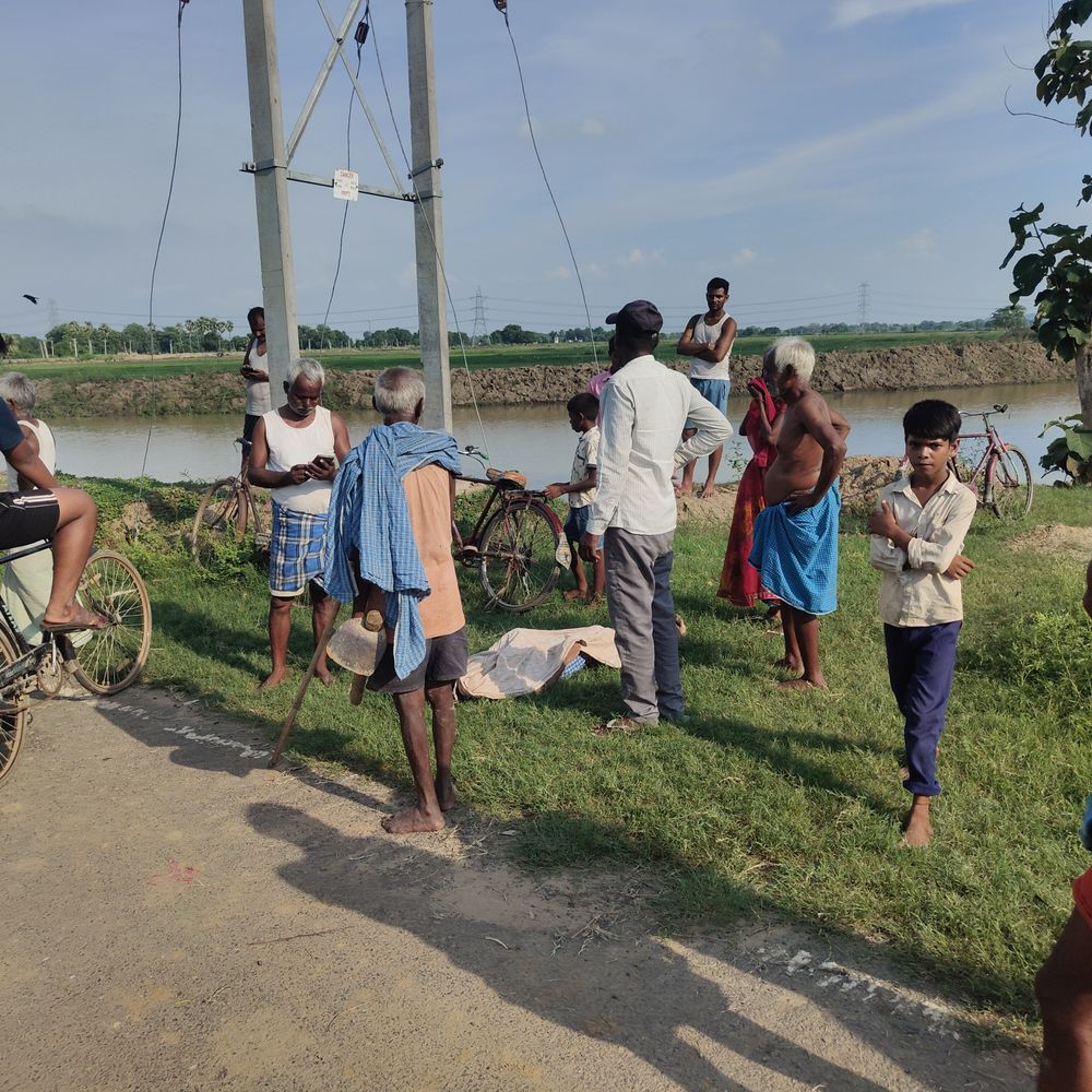 जहानाबाद में भैंस बचाने उतरा युवक पईन में डूबा:30 वर्षीय मूक-बधिर की मौत, शव पोस्टमार्टम के लिए भेजा, परिजनों ने मुआवजे की मांग की