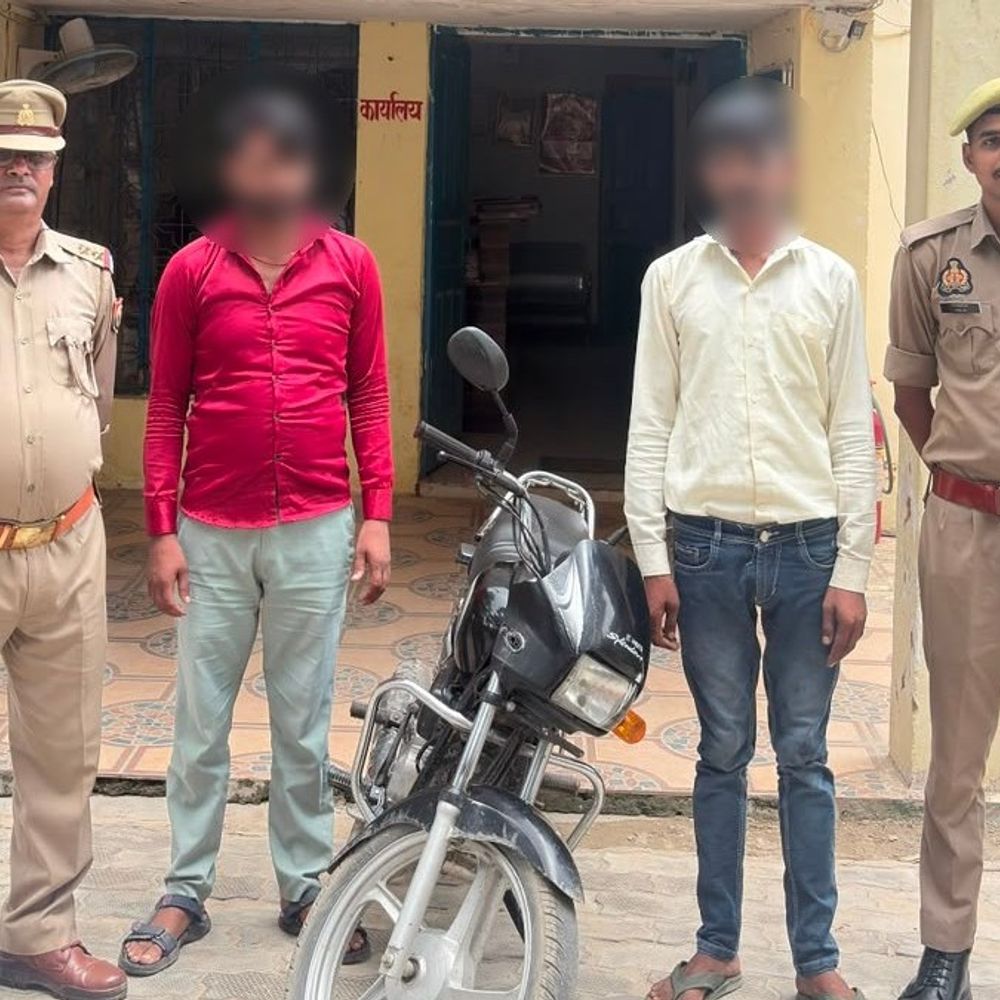 रायबरेली पुलिस ने 4 अभियुक्तों को किया गिरफ्तार:तीन थाना क्षेत्रों से 2 नाबालिग बरामद, चोरी की बाइक जब्त